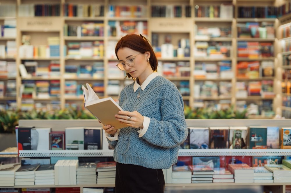 «Эксмо-АСТ»: рост книжной выручки в III квартале остановился после атак на склады Wildberries