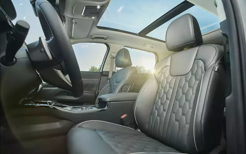 Рестайлинговый Kia Sorento снова продают в России: цены и версии