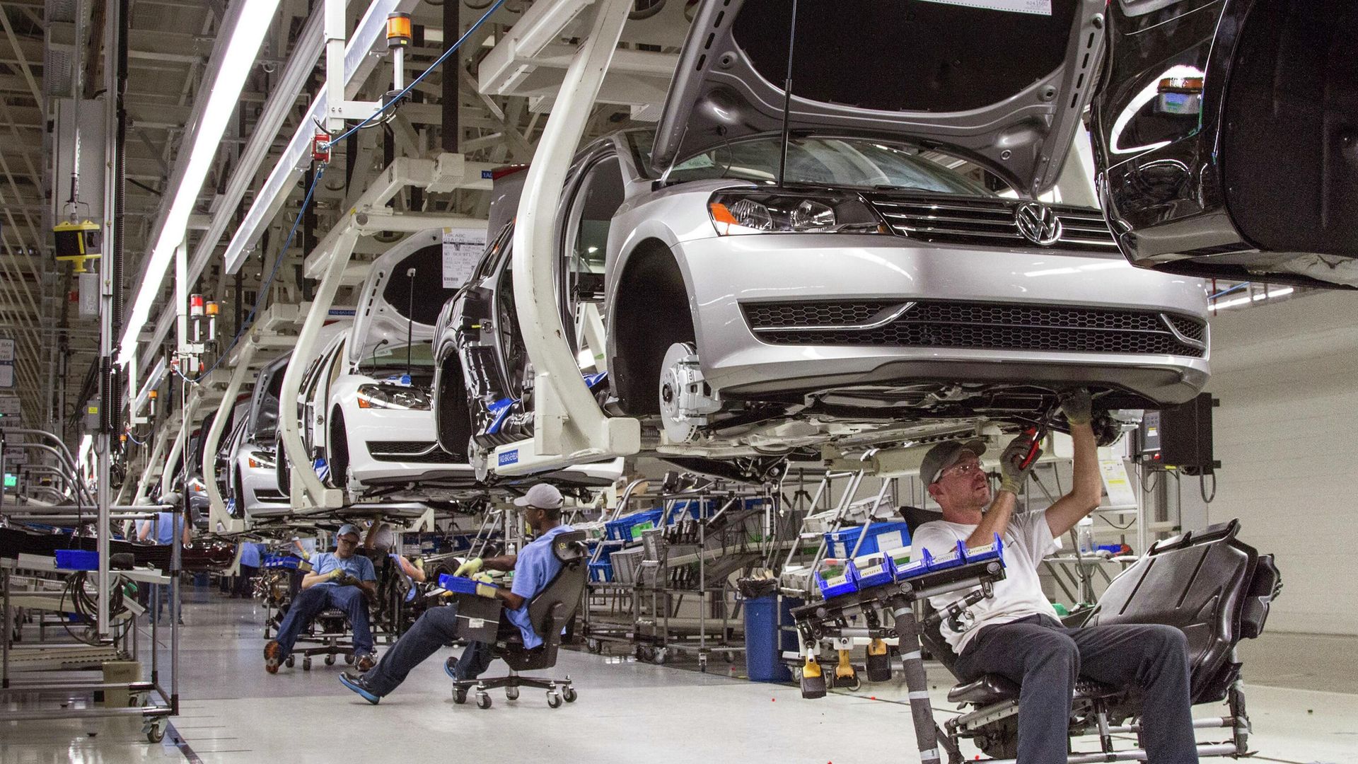 Volkswagen может сократить еще 12 тысяч рабочих мест