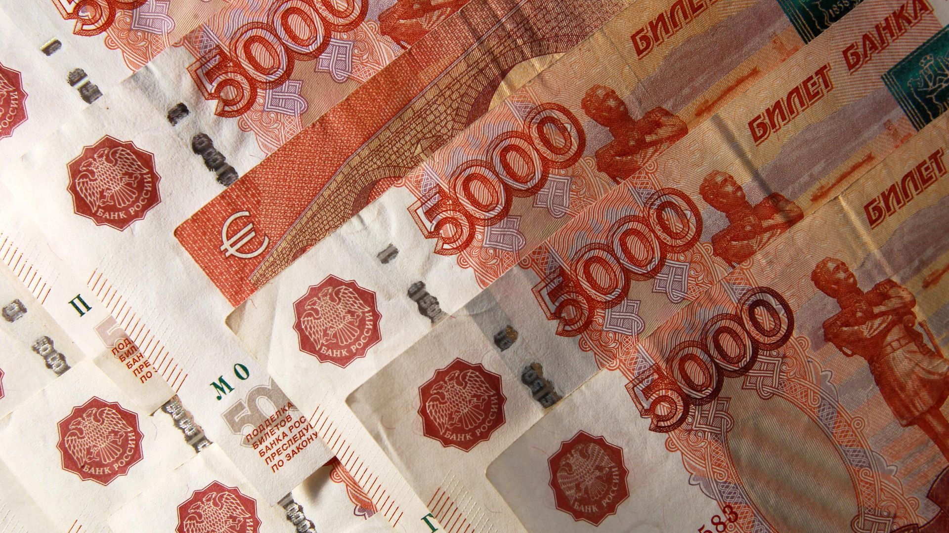 Молодые мужчины чаще других россиян выбирают подработку