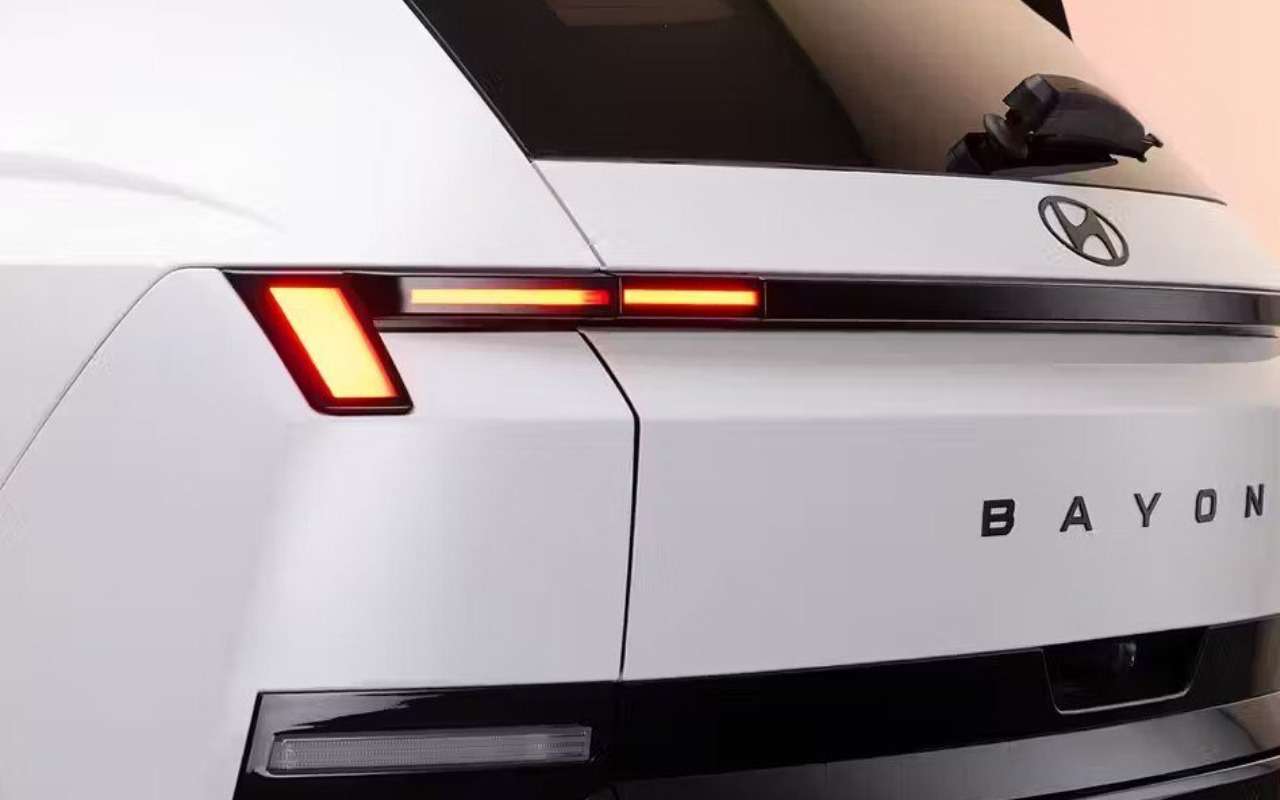 Hyundai Bayon стал крупнее и получил гибридную версию