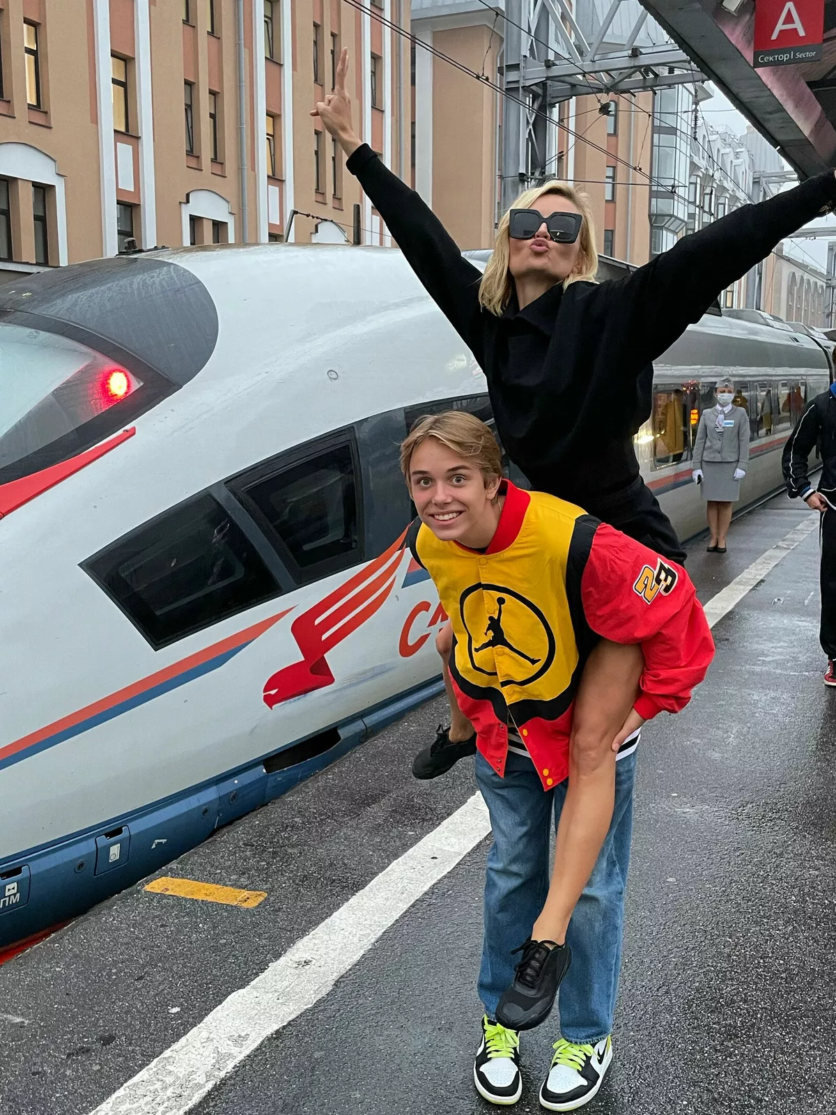 Полина Гагарина поздравила старшего сына Андрея с 19-летием