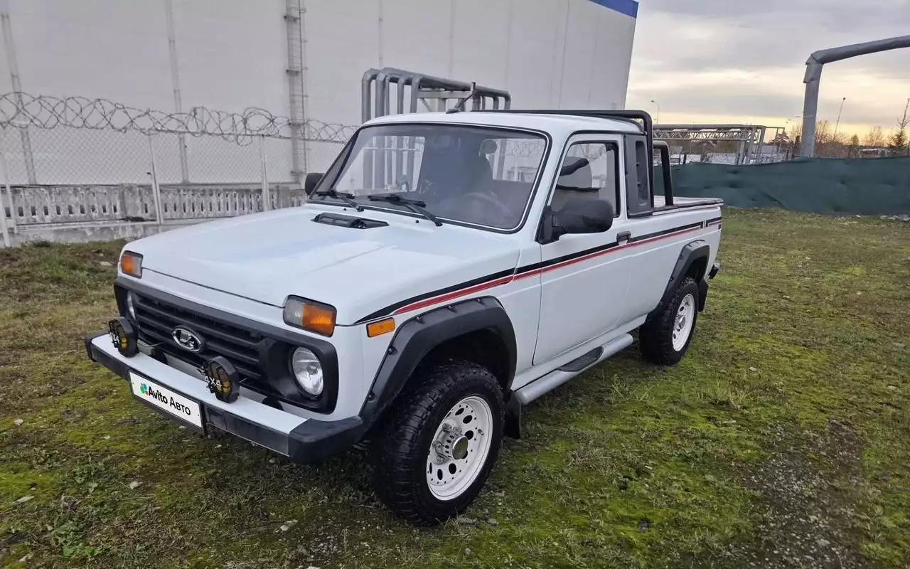 Редкий пикап Lada Niva с техникой от автомобиля 2022 года продают за 850 тысяч рублей