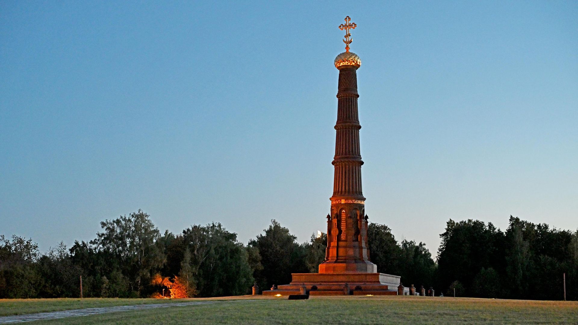 Камни из Ивановского канала нашли в основании памятника Дмитрию Донскому