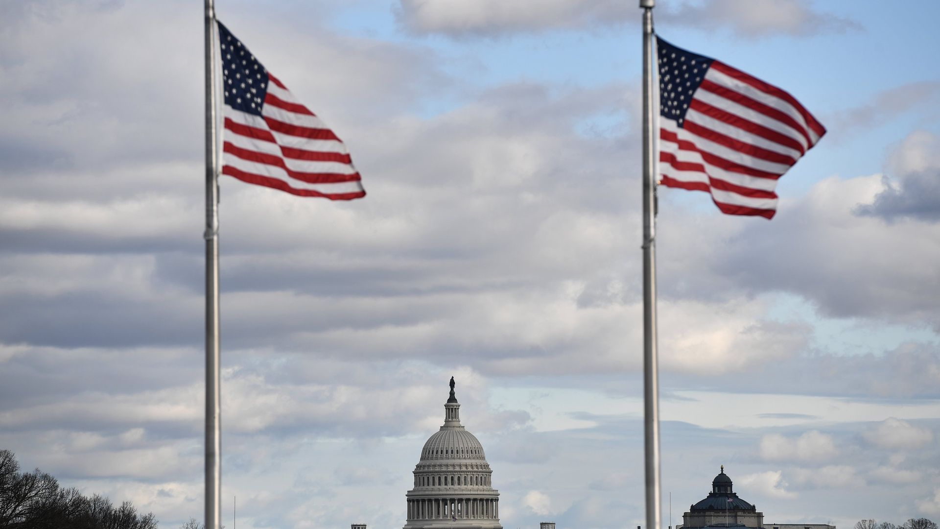 Власти США предупредили нелегальных мигрантов о наказании за голосование