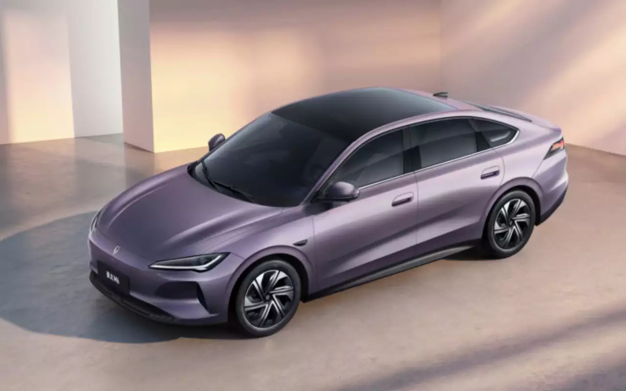 В Китае начались продажи электрического седана Jetta M6