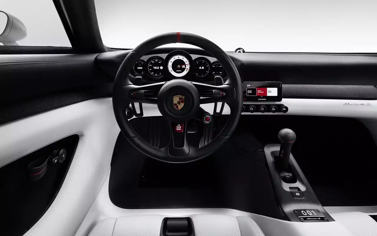 Porsche показала концепт среднемоторного суперкара Mission S