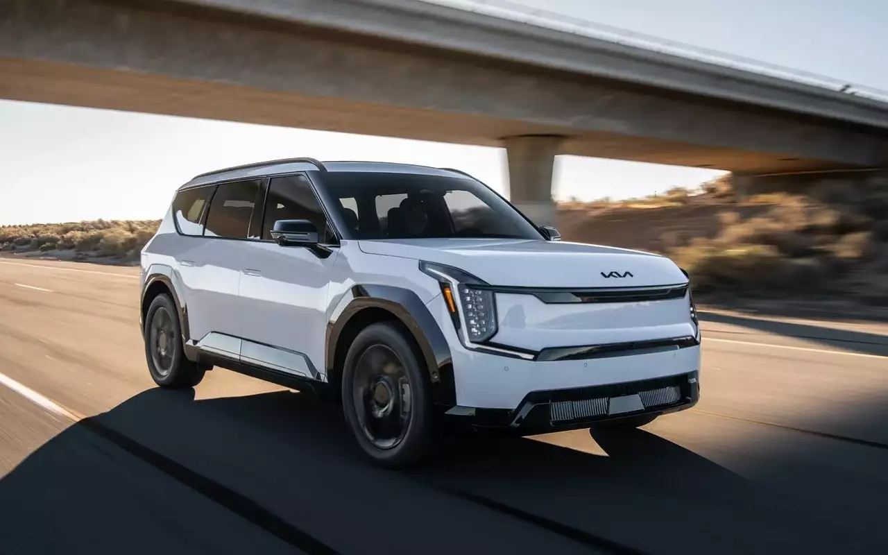 Kia обновила EV9: богатое оснащение и бесплатный овербуст
