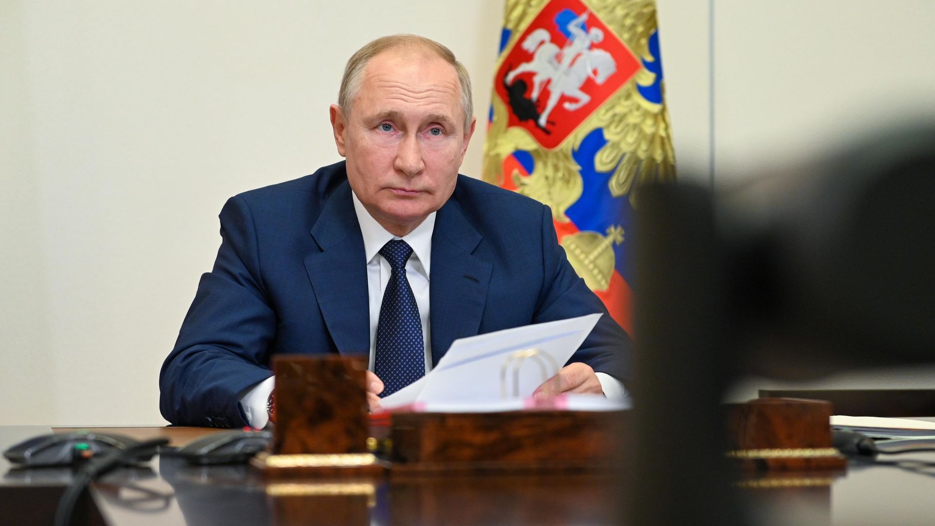 Путин поручил регулярно оценивать удовлетворённость граждан и работников социальной сферы