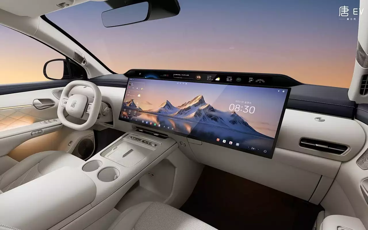 BYD показала модульный интерфейс Giant Screen UI для нового Tang