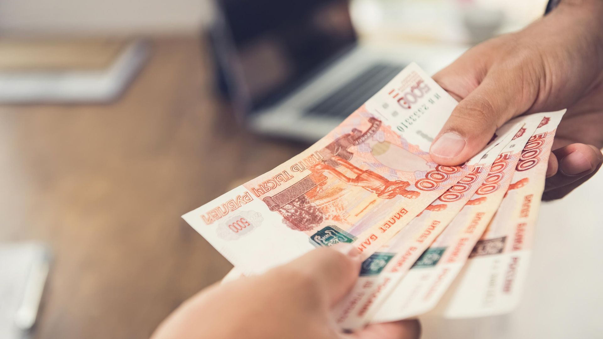 Почти четверть россиян тратит на подписки более 600 рублей в месяц