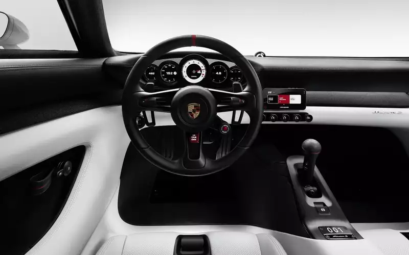 Porsche показала концепт среднемоторного суперкара Mission S