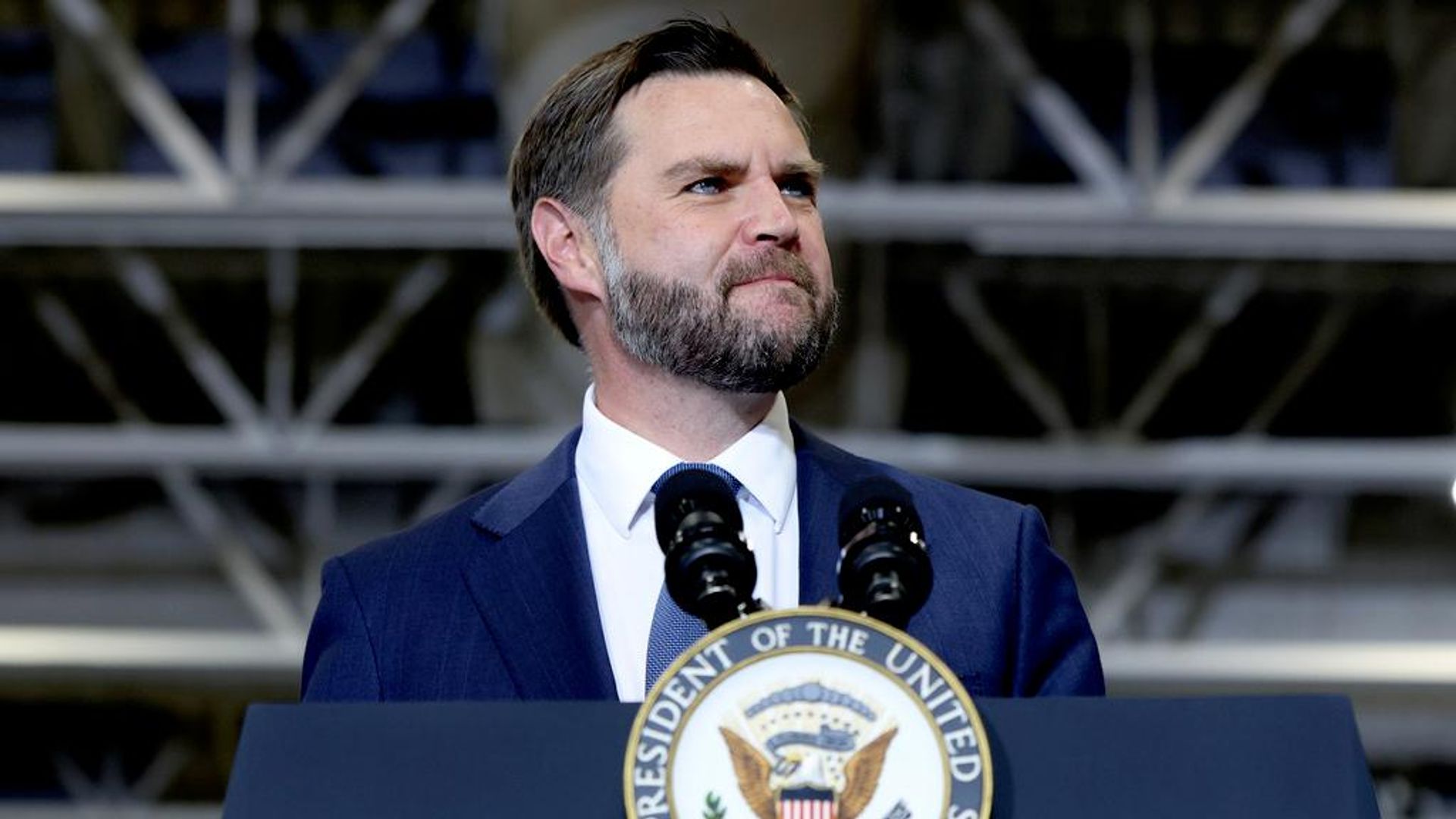 Вэнс заявил о расхождениях интересов США и Украины из-за атак на энергетику России