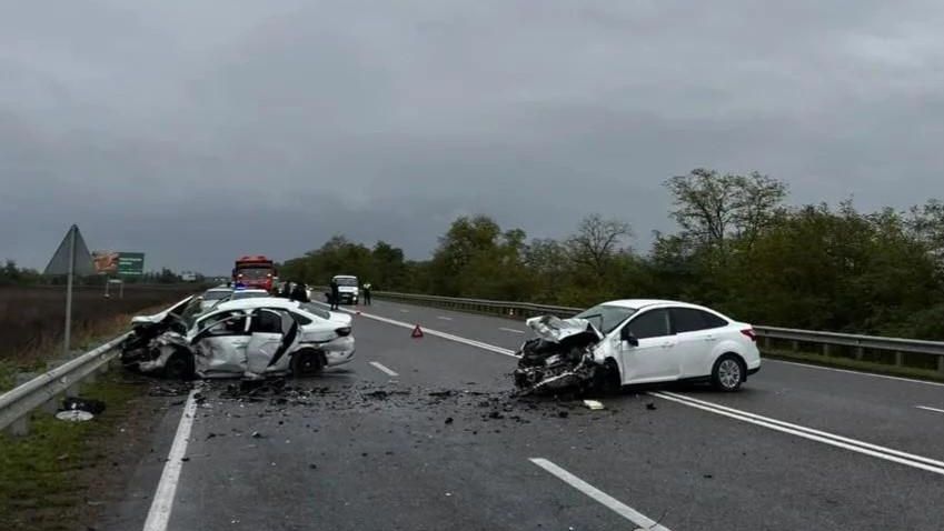Восемь человек обратились к врачам после съезда автобуса в кювет под Новосибирском