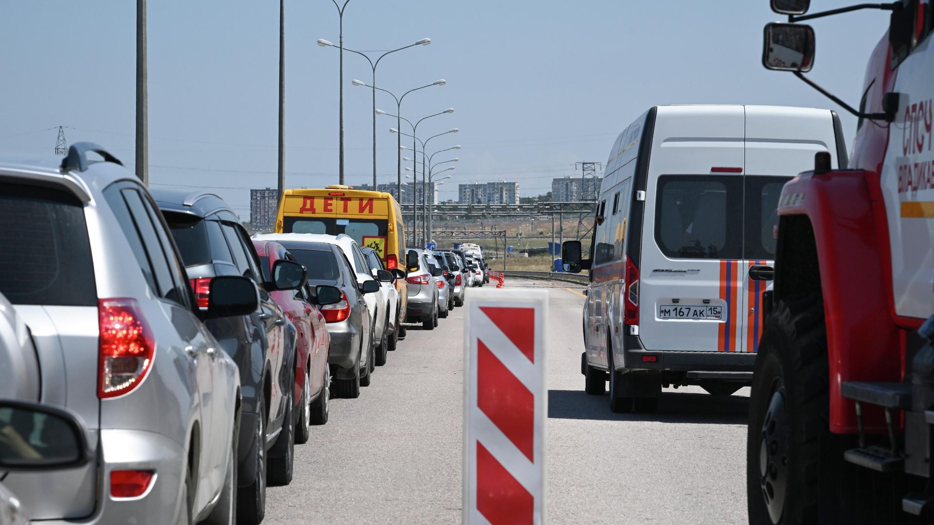 Движение автотранспорта по Крымскому мосту временно перекрыли
