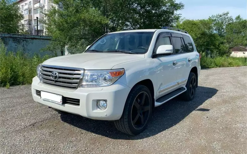В Хабаровске продают Toyota Land Cruiser 200 с пробегом 2700 км