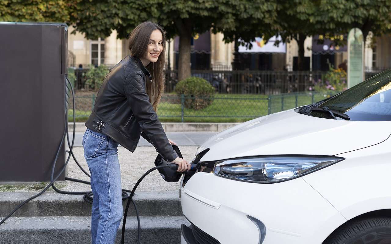 Toyota Camry и Li Auto L7 стали самыми популярными подержанными электрифицированными автомобилями в России