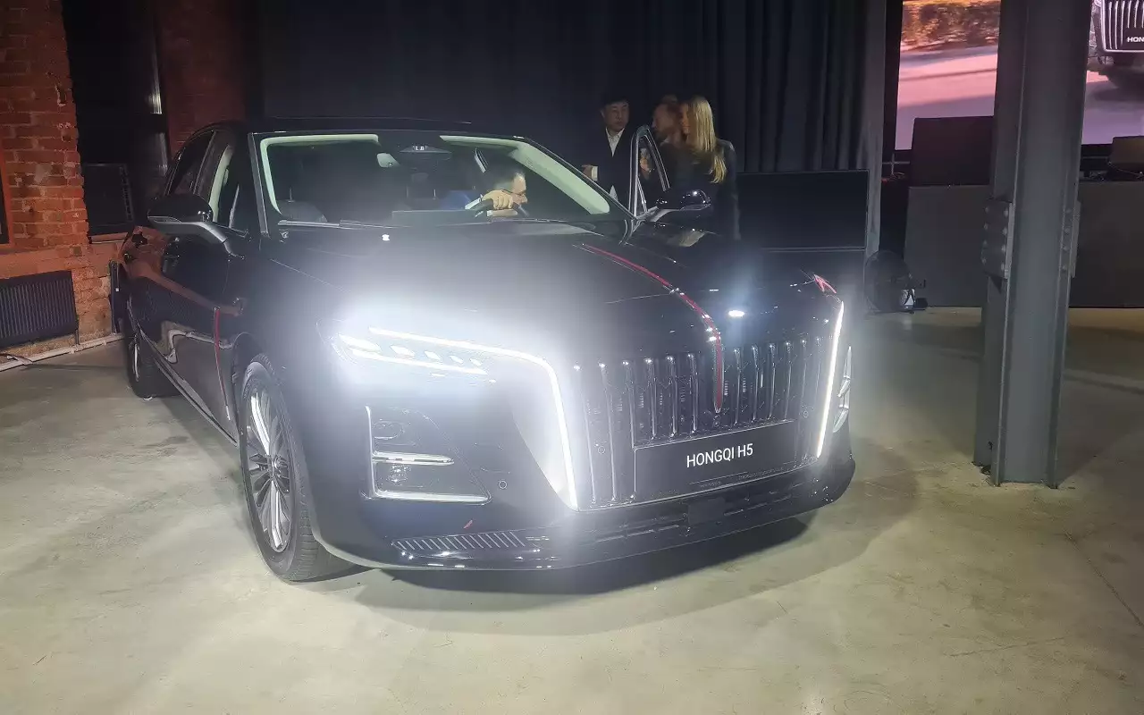 Обновлённый Hongqi H5 получил новый интерьер и подорожал на 5%