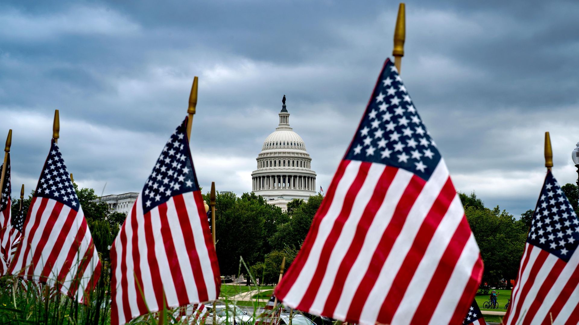 Власти США предупредили нелегальных мигрантов о наказании за голосование
