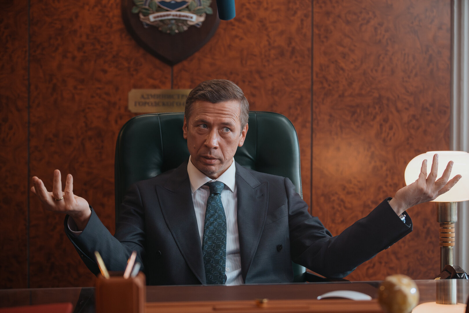 START представил трейлер комедийного сериала «ИИнга» о нейросети во власти