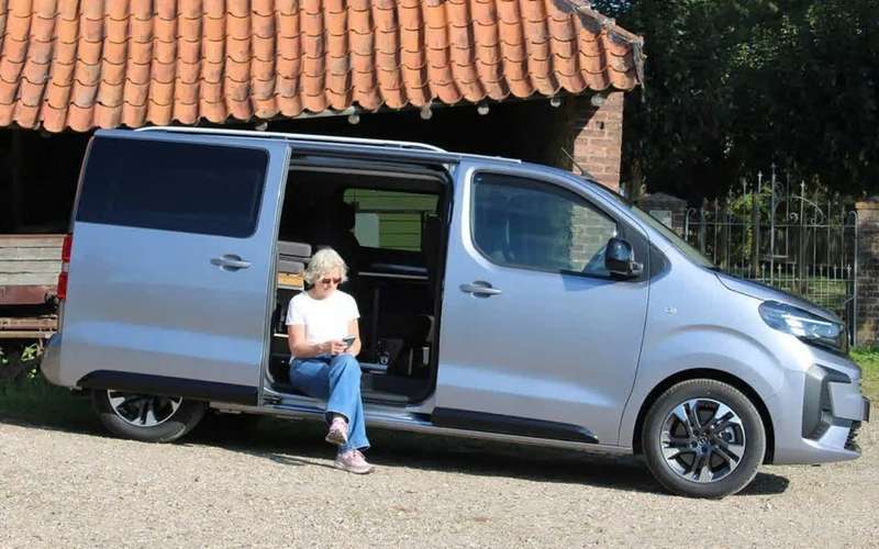 Компактный кемпер Dailycamper Van на базе Opel Zafira