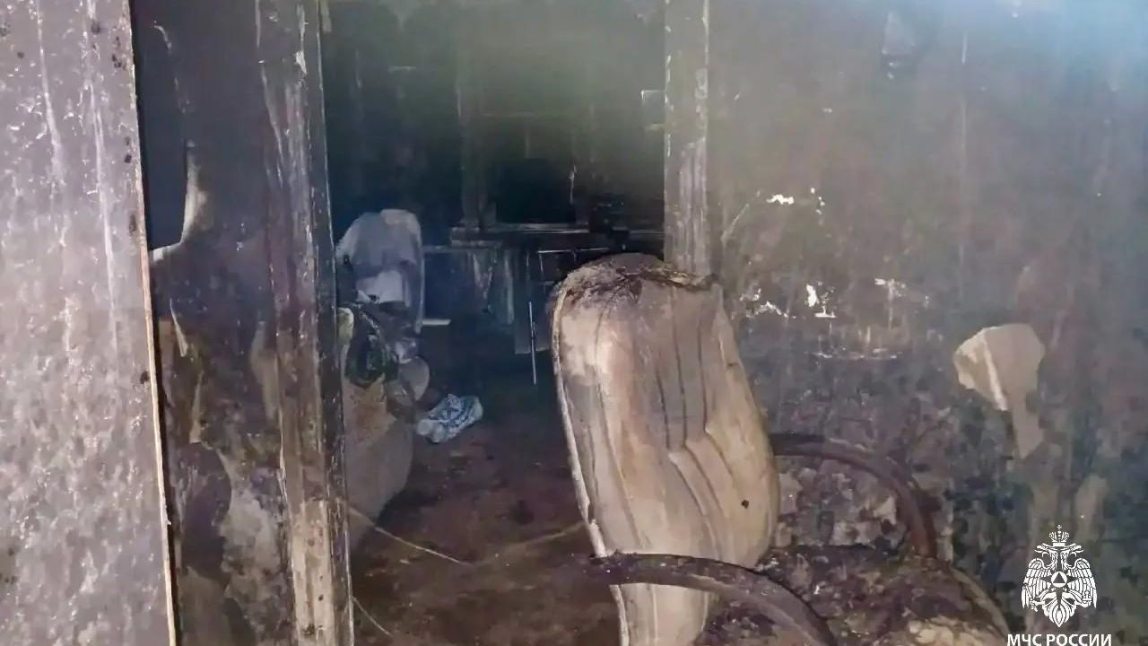 В Магадане при пожаре в частном доме погибли две женщины