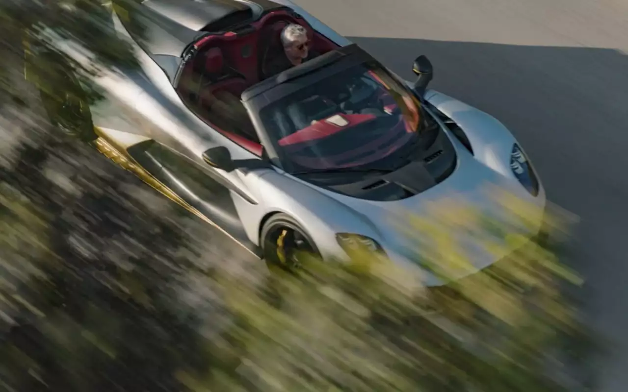Aston Martin представила открытый суперкар Valhalla Spider
