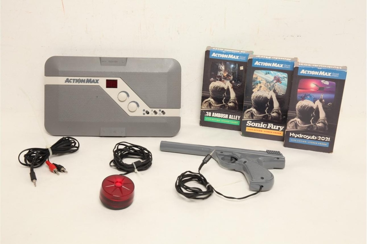 Энтузиаст создал игровую систему на базе VHS-кассет