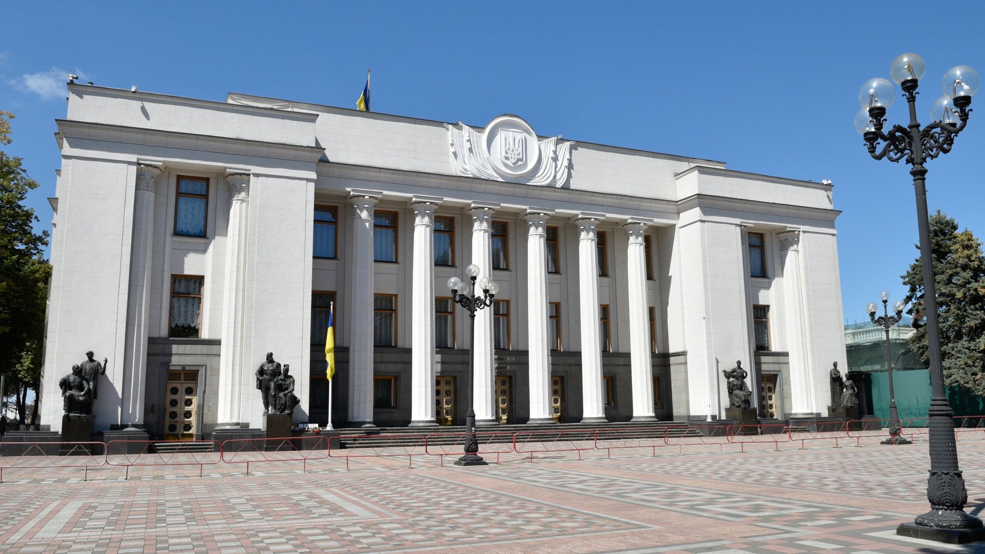 Рада продлила военное положение и мобилизацию на Украине до января 2027 года