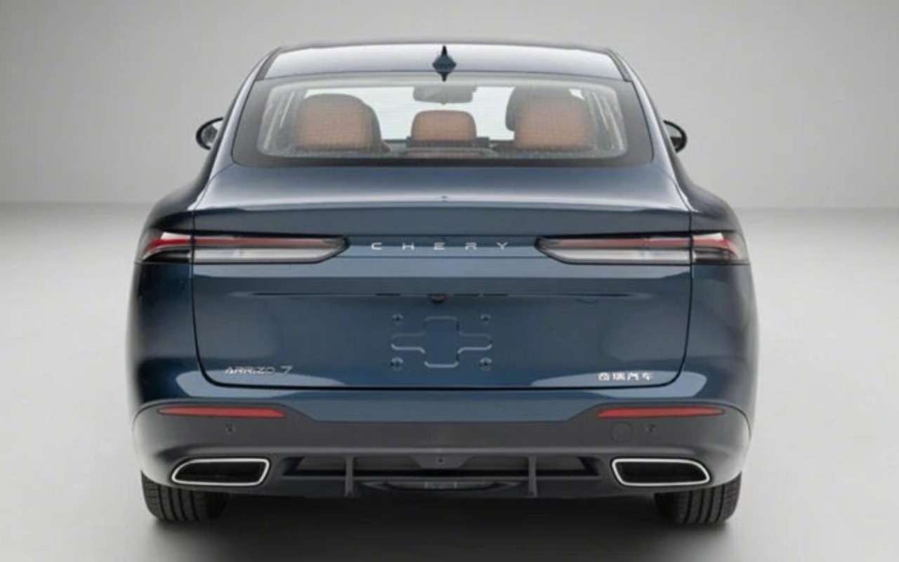 Chery готовит к продажам новый Arrizo 7 с бензиновым мотором и гибридной установкой