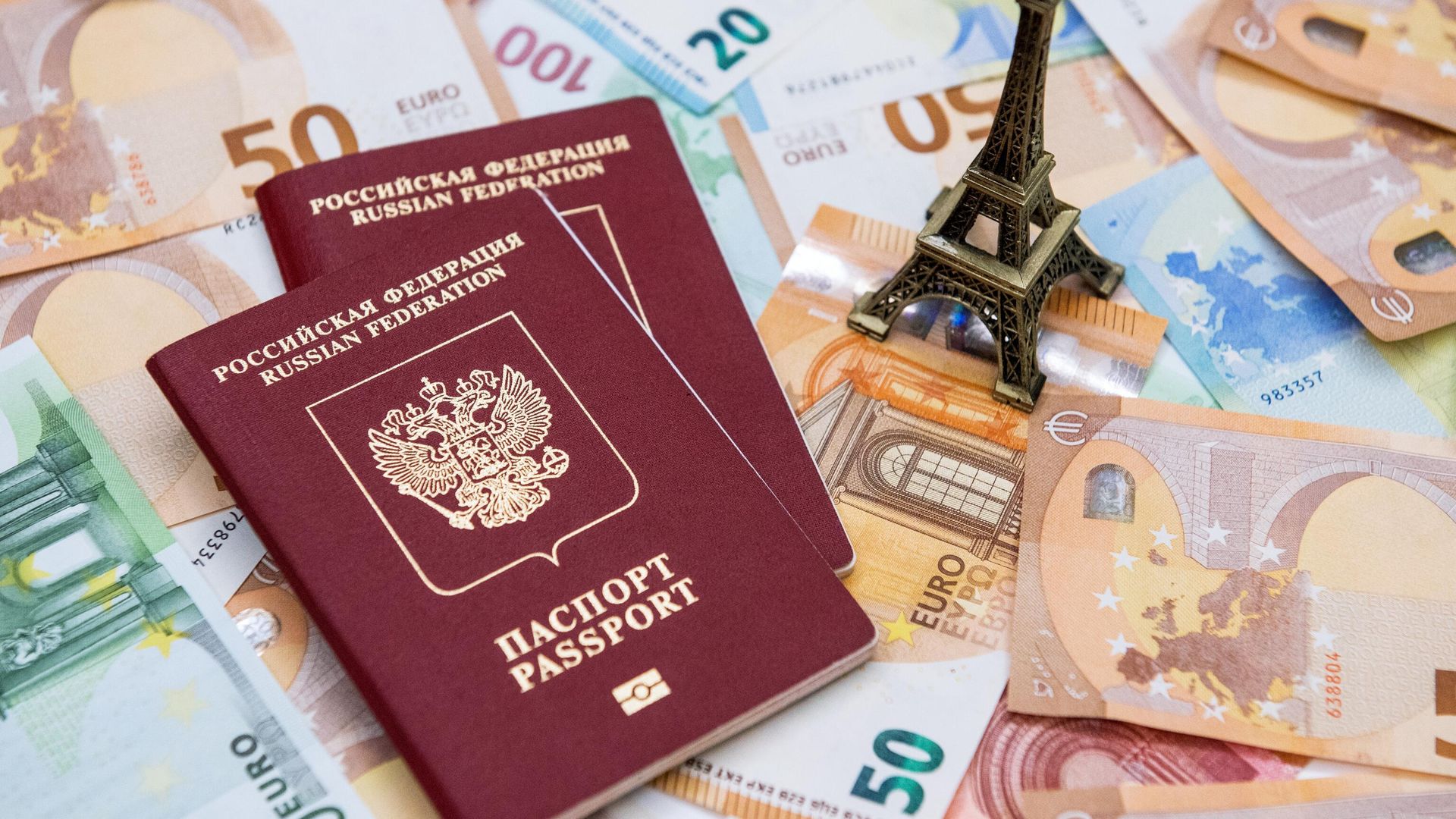 МВД предупредило об отказе в загранпаспорте из-за ИИ-обработки фото
