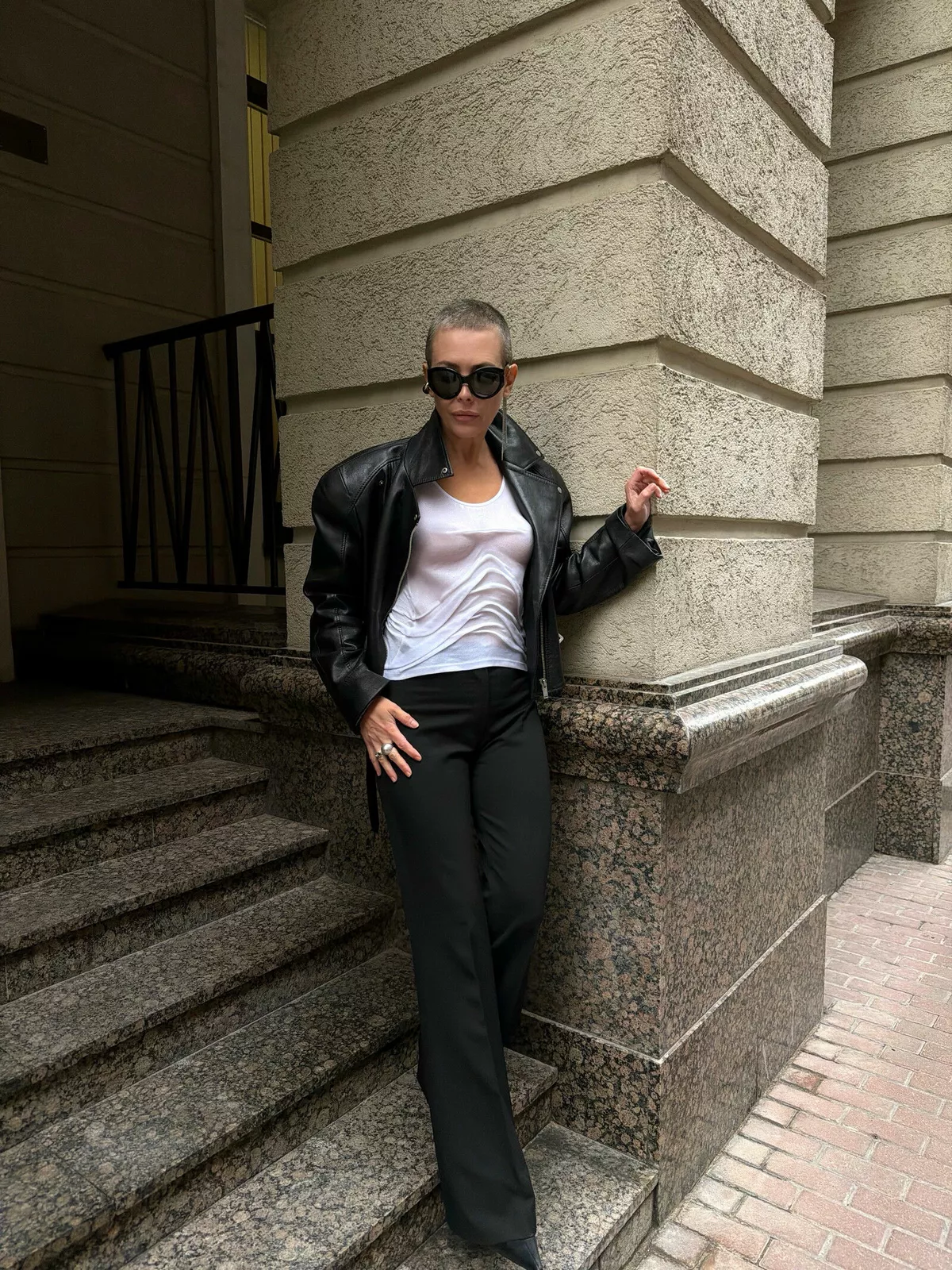 Екатерина Волкова показала образ с топом, имитирующим мокрую ткань