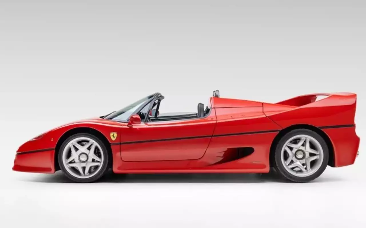 Ferrari F50 с пробегом 171 км выставят на торги более чем за  млн