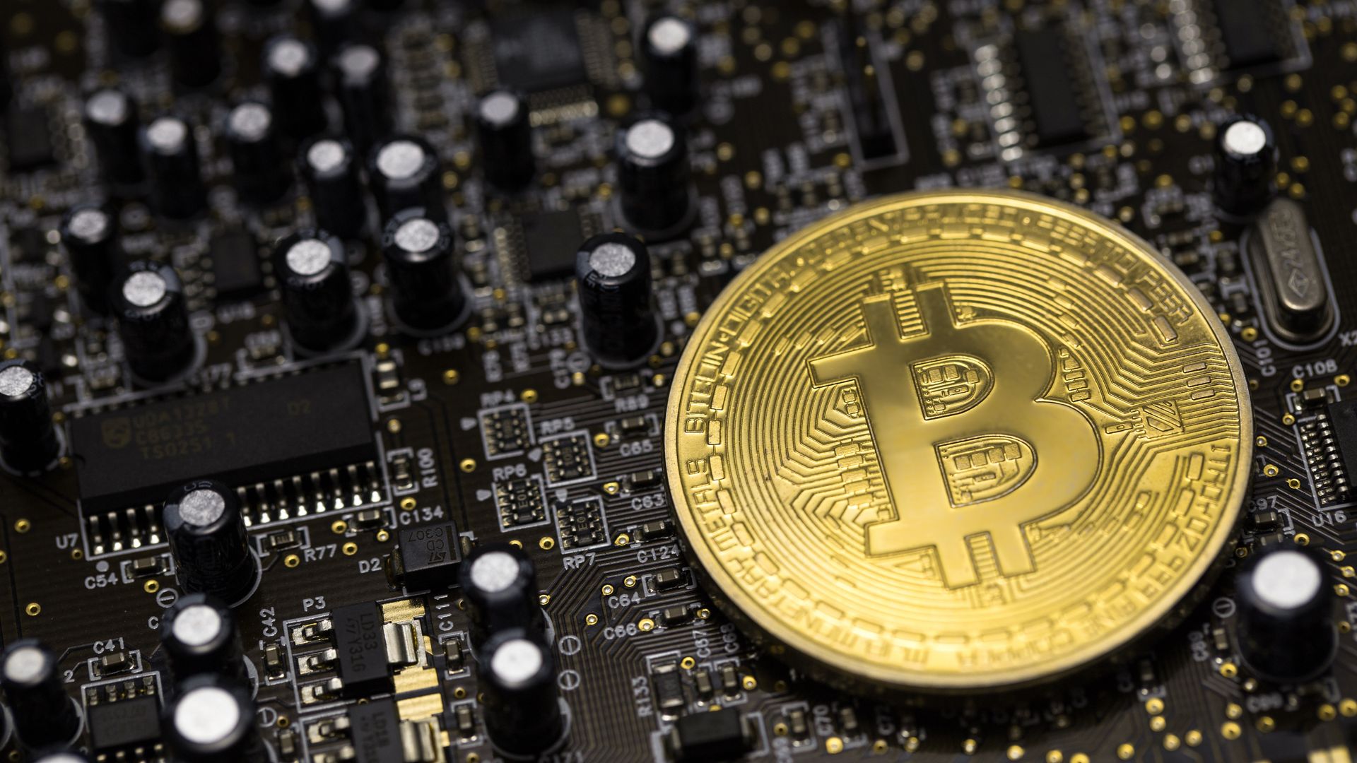 Binance заморозила активы на сумму более 2,5 млрд долларов