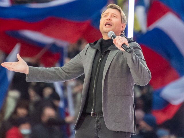 Николай Басков подарил артисткам наряды с юбилейного концерта