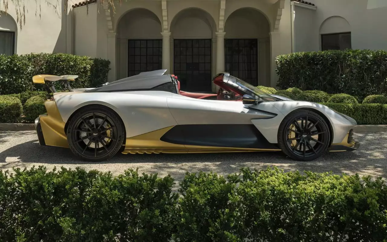 Aston Martin представила открытый суперкар Valhalla Spider