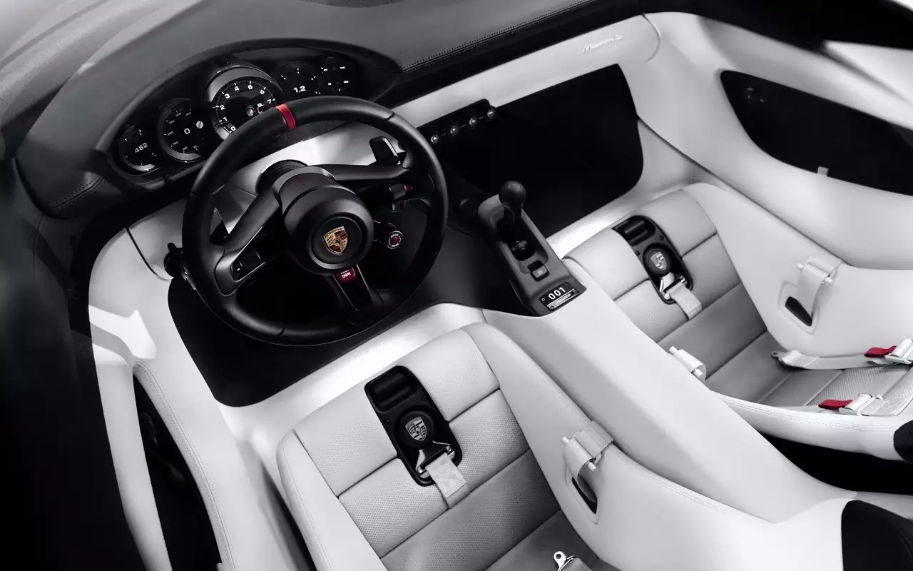 Porsche показала концепт среднемоторного суперкара Mission S