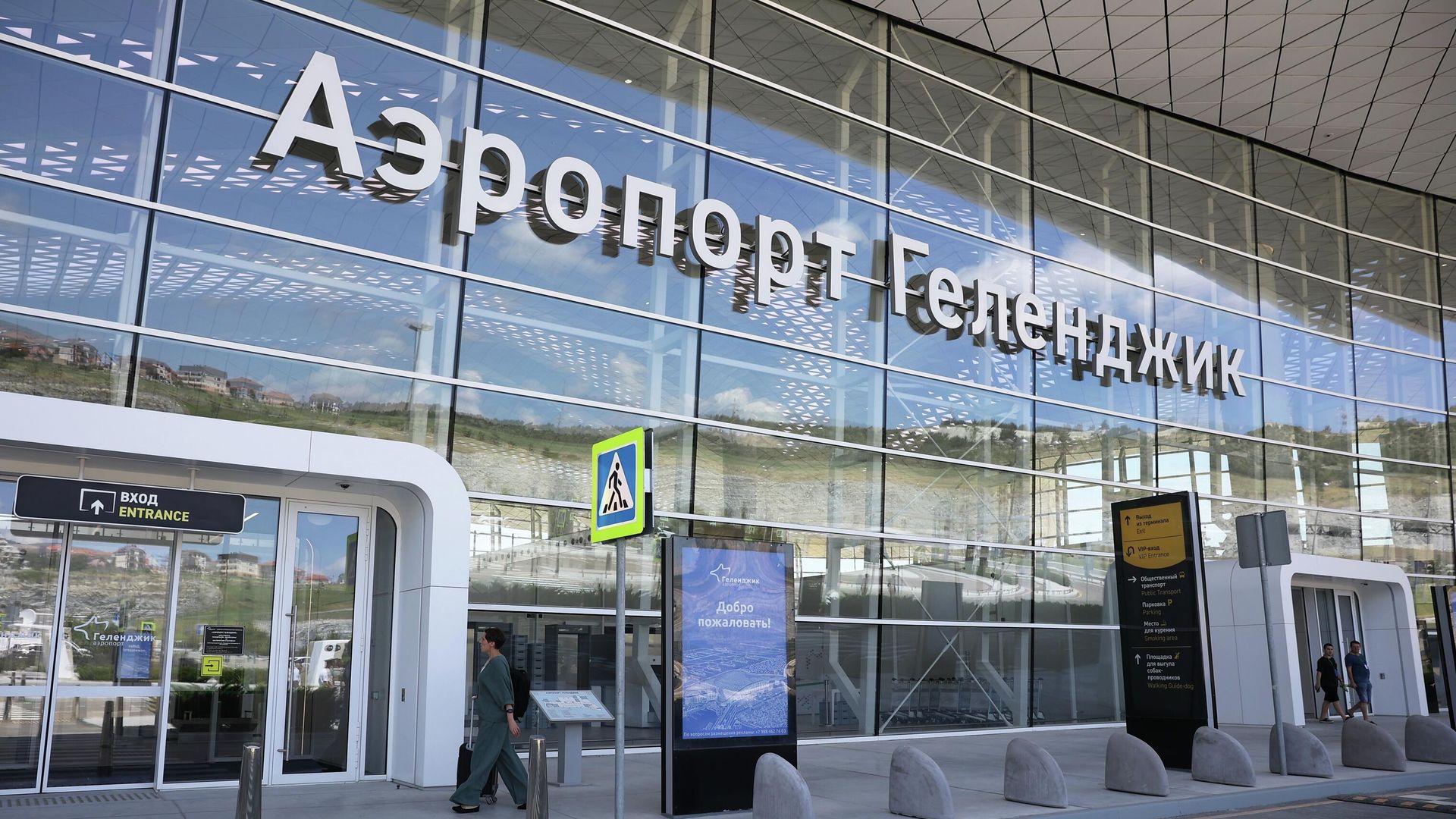 В московских аэропортах задерживаются более 100 рейсов после ночных ограничений