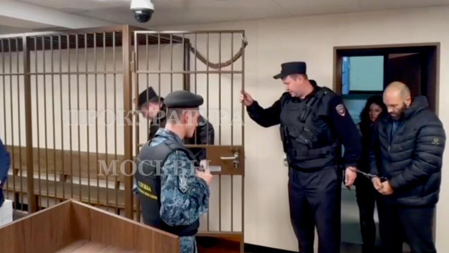 Обвиняемого в убийстве предпринимательницы и ее дочери вывезут на места преступлений