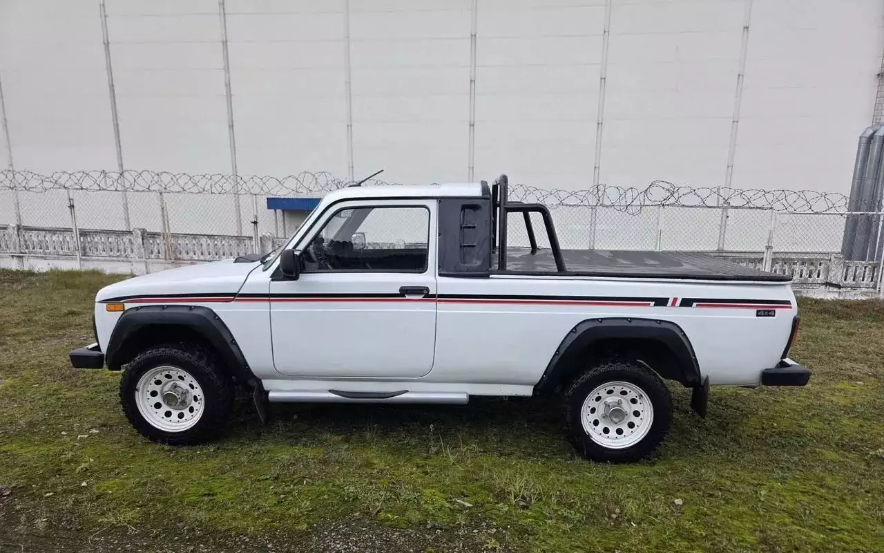 Редкий пикап Lada Niva с техникой от автомобиля 2022 года продают за 850 тысяч рублей