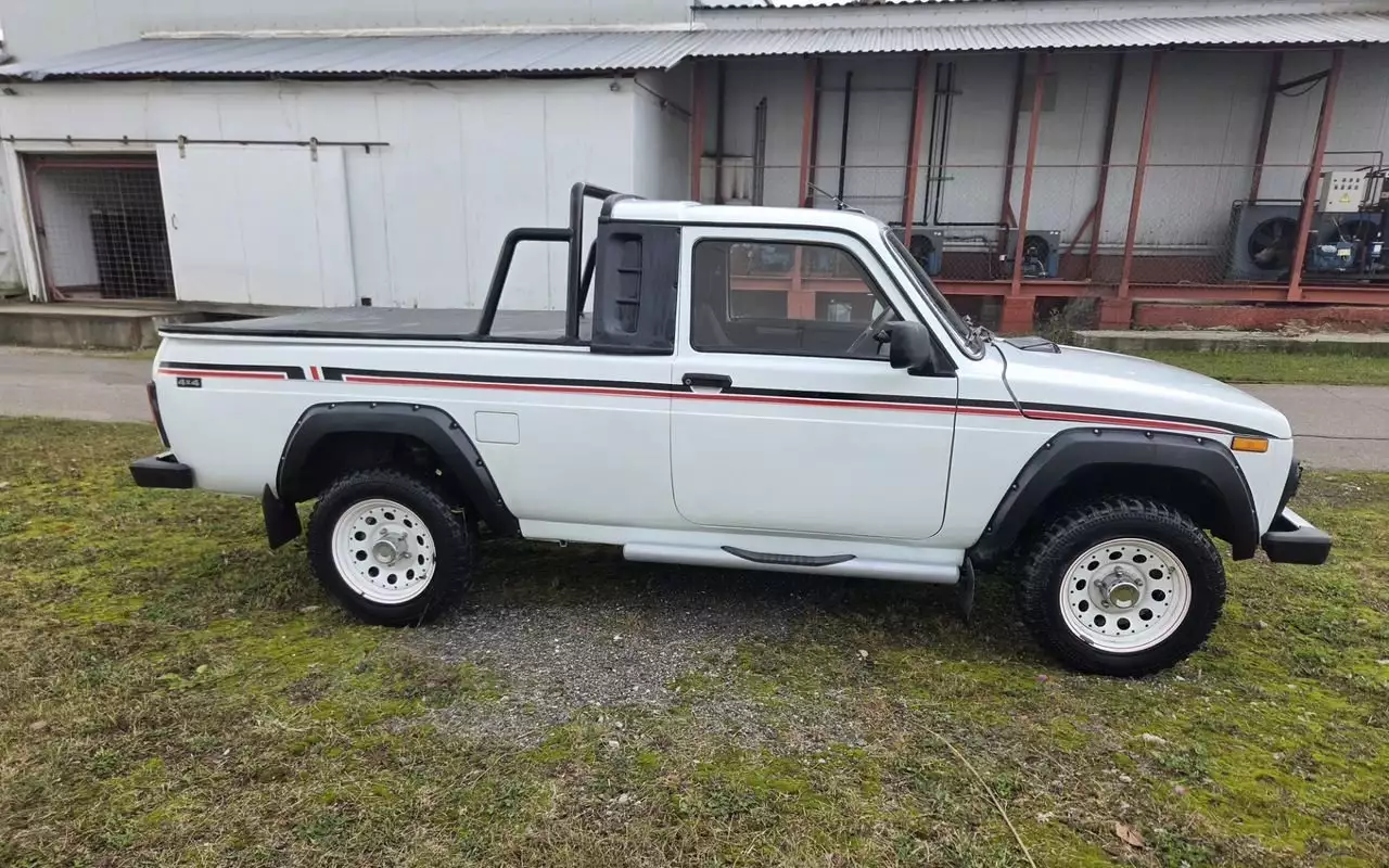 Редкий пикап Lada Niva с техникой от автомобиля 2022 года продают за 850 тысяч рублей
