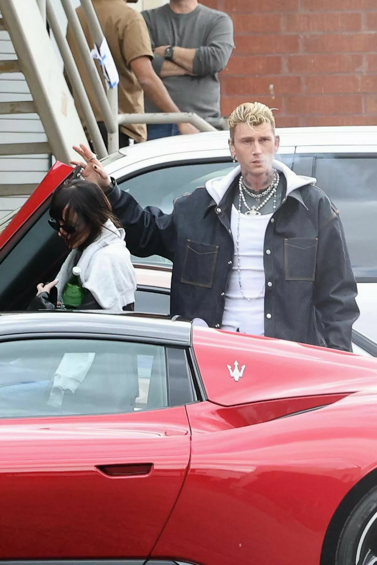 Дакота Джонсон и Machine Gun Kelly спровоцировали слухи о романе