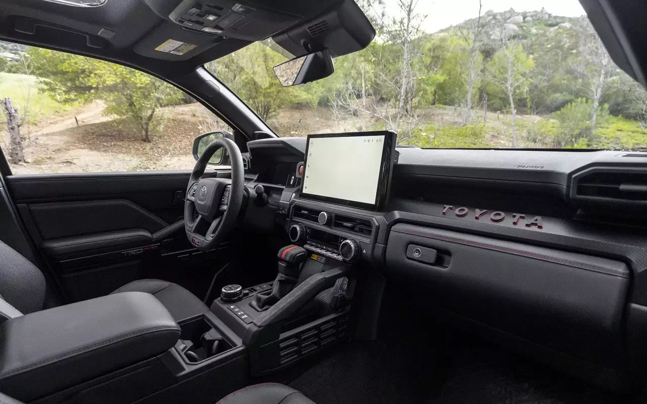 В Россию привезли новые Toyota 4Runner с гибридной установкой