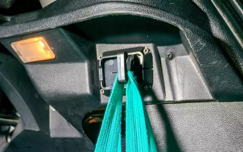 Как добавить крючки для сумок в багажник Ford Fiesta