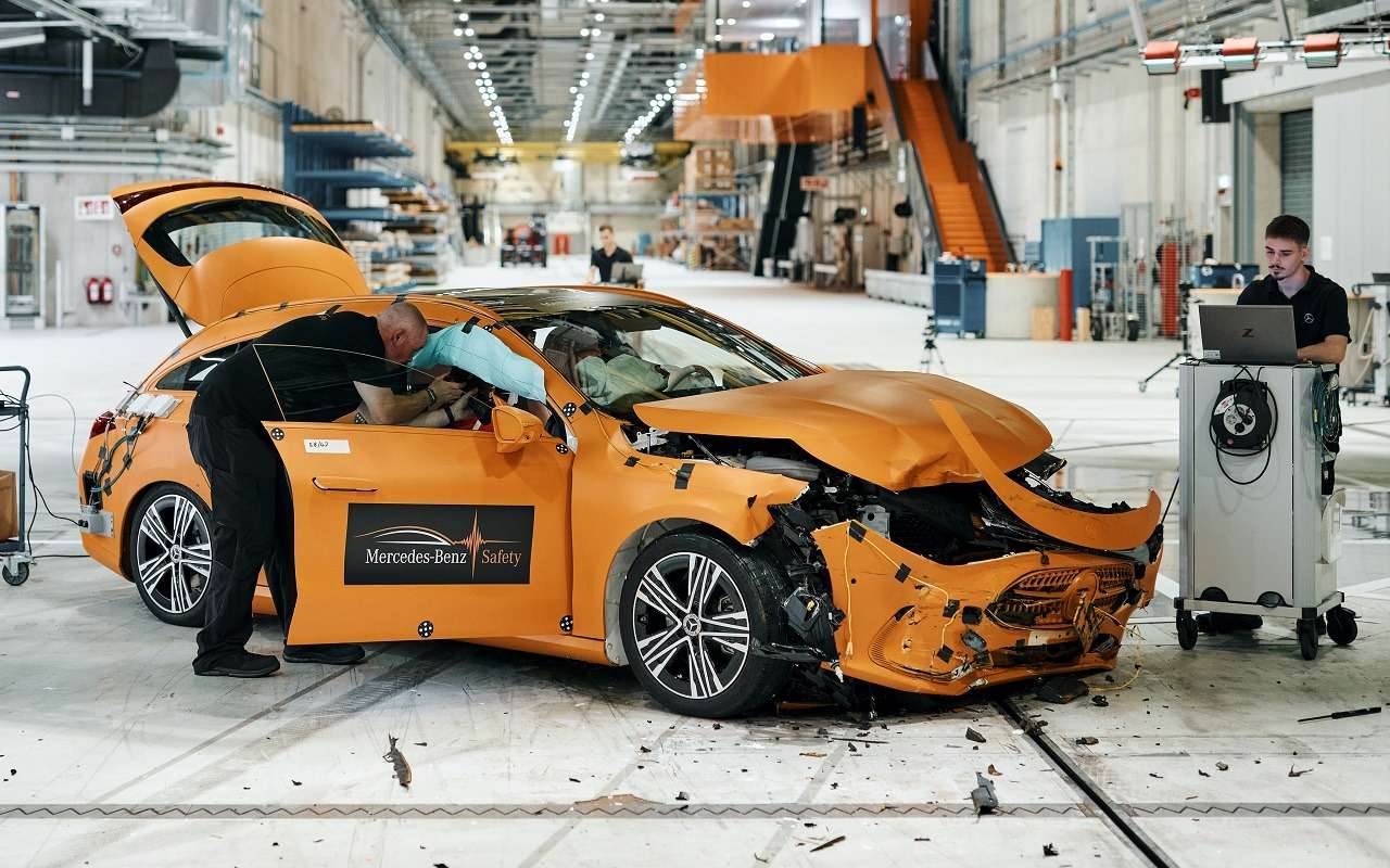 Mercedes-Benz провела краш-тест с участием бензинового и электрического CLA