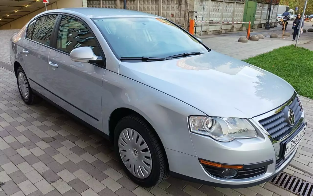 Volkswagen Passat 2008 года с пробегом 950 км продают за 2,1 млн рублей