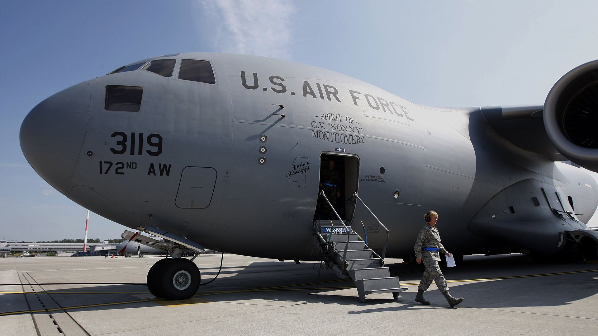 Американский C-130J Hercules после аварийного сигнала сел в Германии