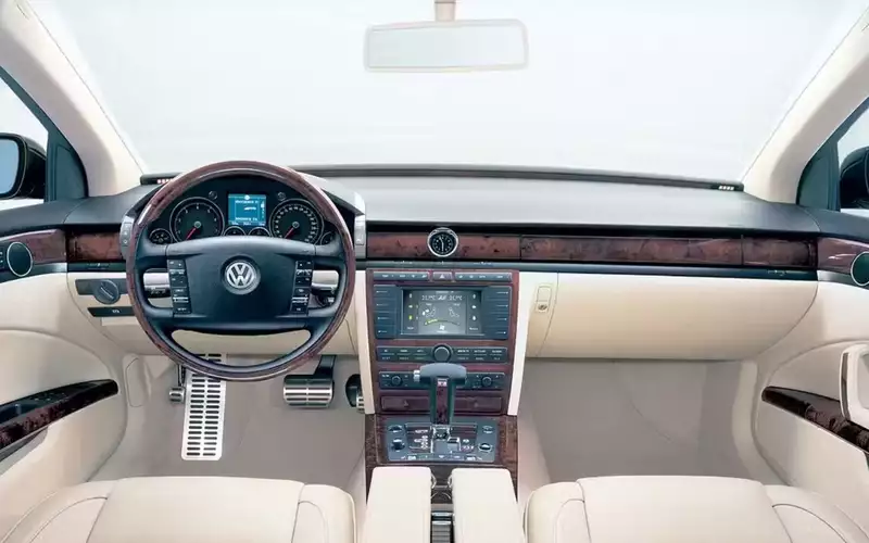 Volkswagen Phaeton W12 потерял 84% стоимости, но не стал дешевым в содержании