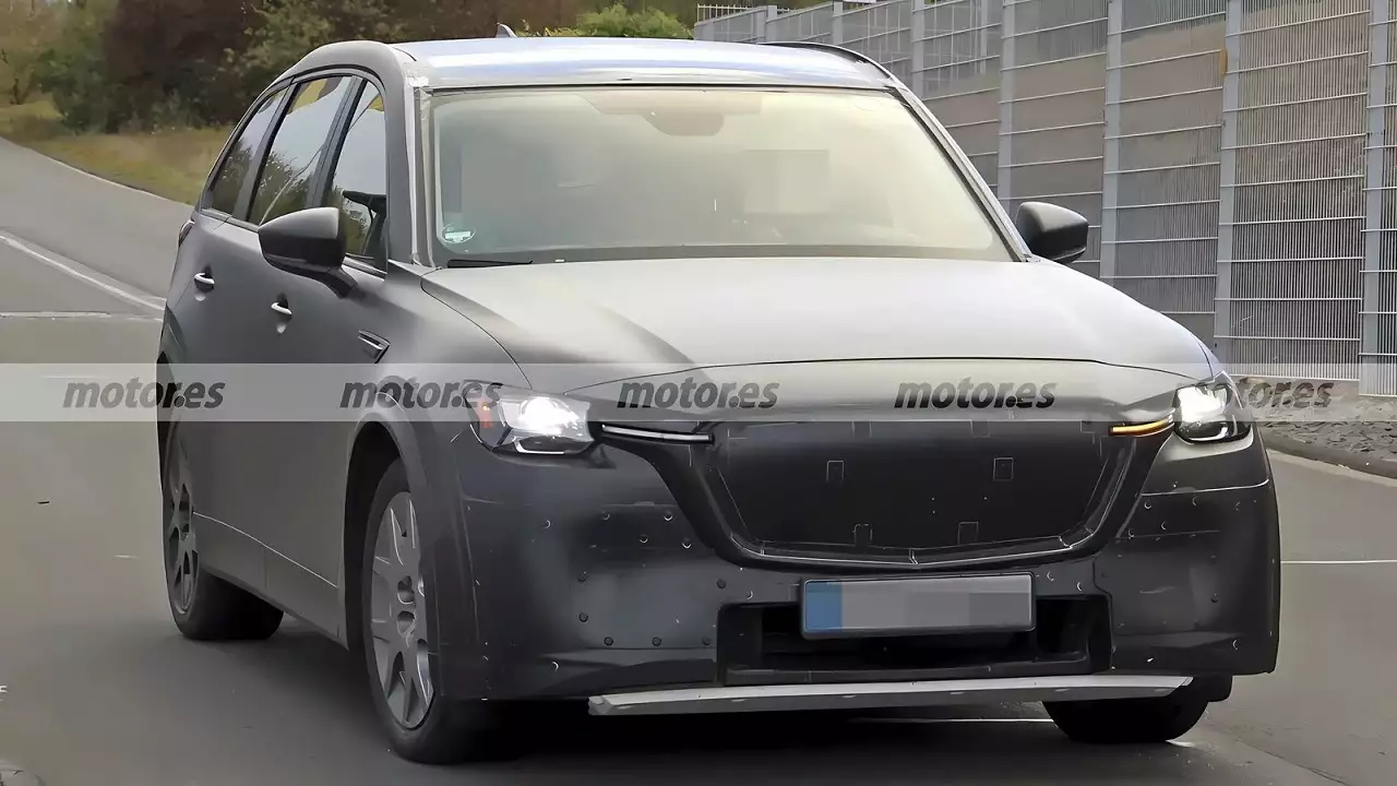 У Нюрбургринга заметили загадочный кроссовер, похожий на Mazda CX-90