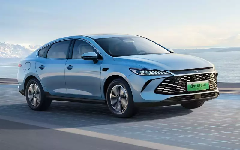 BYD начала продажи гибридного седана Qin Plus DM-i третьего поколения